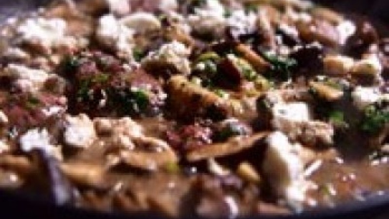 35.Καλαβασός-Συκώτι τηγανιά με μανιτάρια, πράσο, μυρωδικά και φρέσκια αναρή