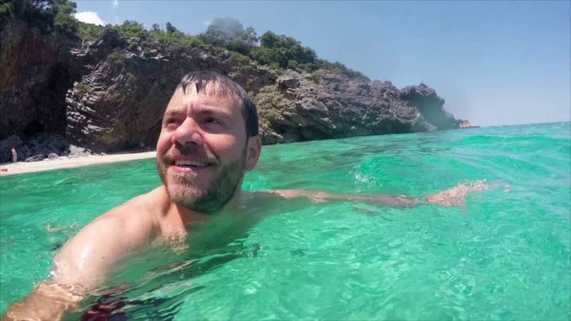 Happy Traveller  1 & 2/10