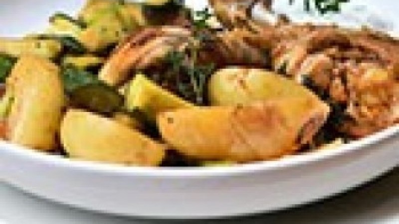 62.Δάλι-Κοτόπουλο μπούτι στην κατσαρόλα με κολοκύθια, baby πατάτες, σκόρδο και λεμόνι