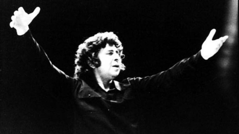 Το ΣΙΓΜΑ τιμά τον σπουδαίο ΜΙΚΗ ΘΕΟΔΩΡΑΚΗ απόψε στις 21:15