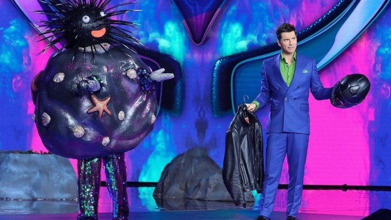 Ένας αχινός φέρνει το καλοκαίρι στη σκηνή του The Masked Singer