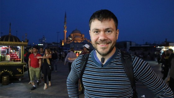 happy_traveler_02_02.jpg